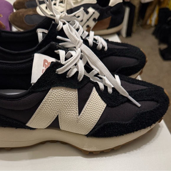 New Balance 327 Black with White Details - Picture 1 of 6